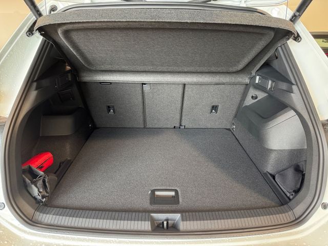 Tiguan R-Line 2,0 TDI 4M DSG LEDER+PANO+AHK+STAN