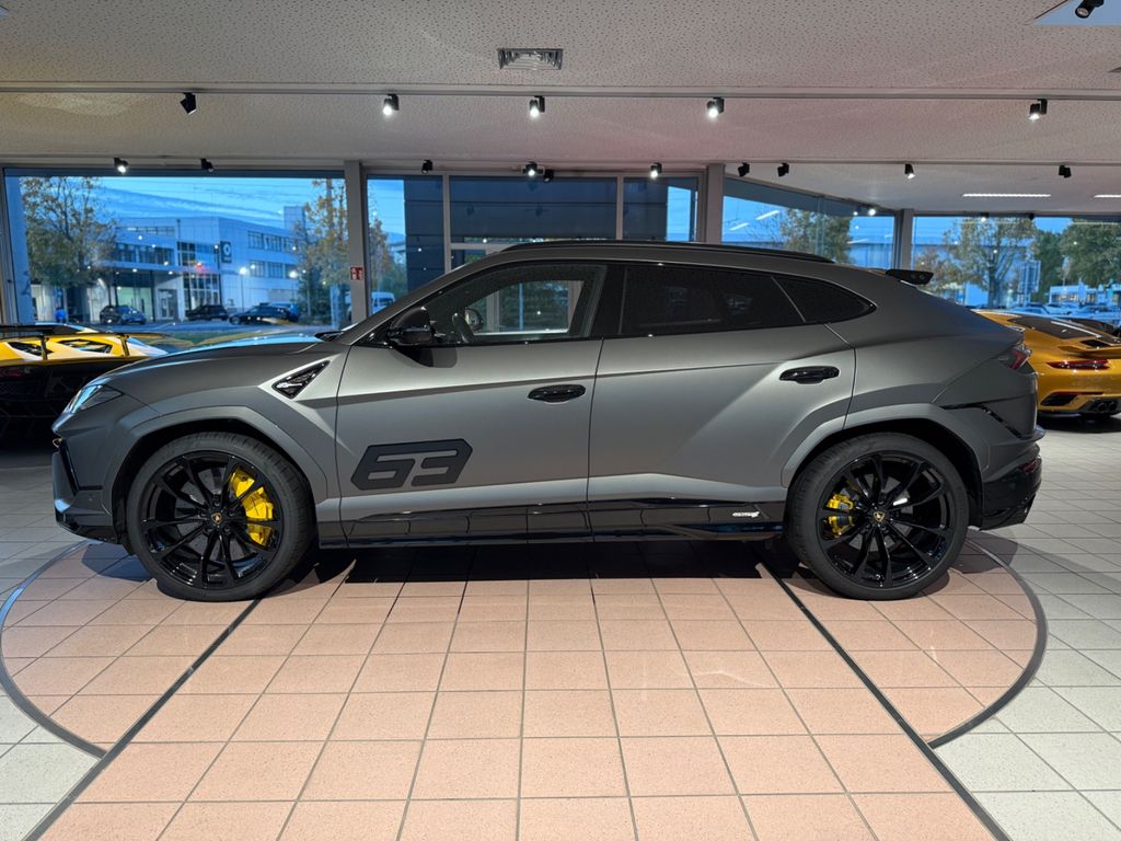 LAMBORGHINI Urus 2023