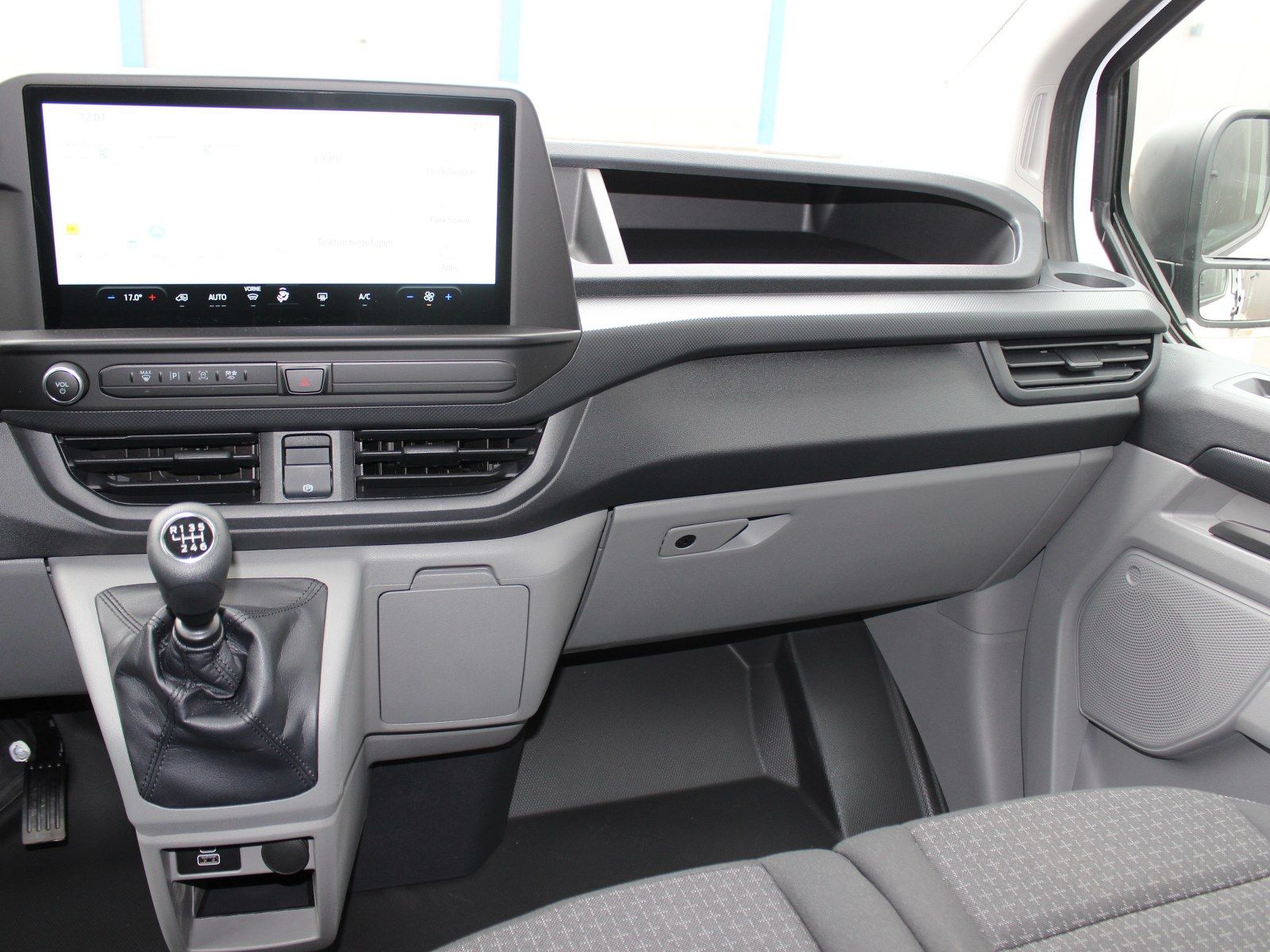 Fahrzeugabbildung Ford Transit Custom 320 L2 Trend Doppelkabine FWD