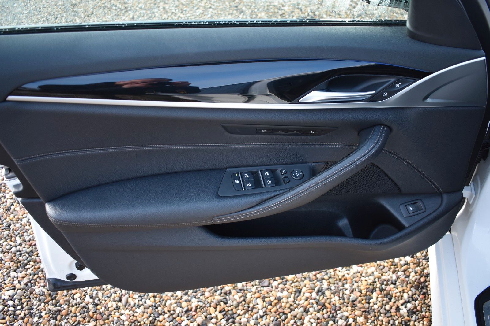 Fahrzeugabbildung BMW M550 i Limo. xDrive DAB Gestik Massage HUD ATM