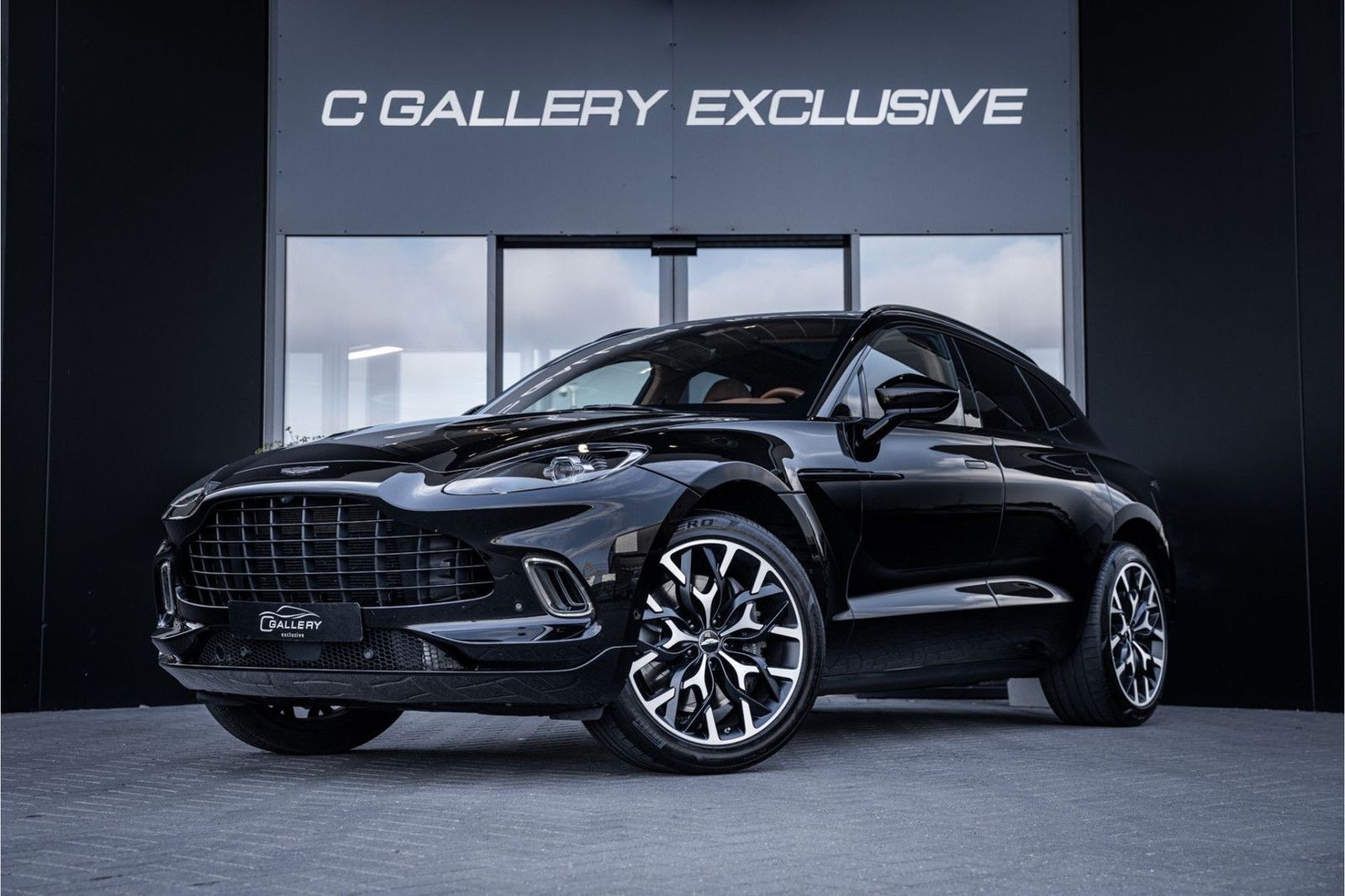 Aston Martin DBX 4.0 V8 - 1/500 | Panorama | 360 Camera | Luc imagem 3