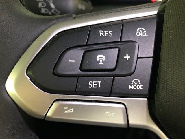 Fahrzeugabbildung Volkswagen Golf Life 1.5 TSI Digitales Cockpit LED Sperrdif
