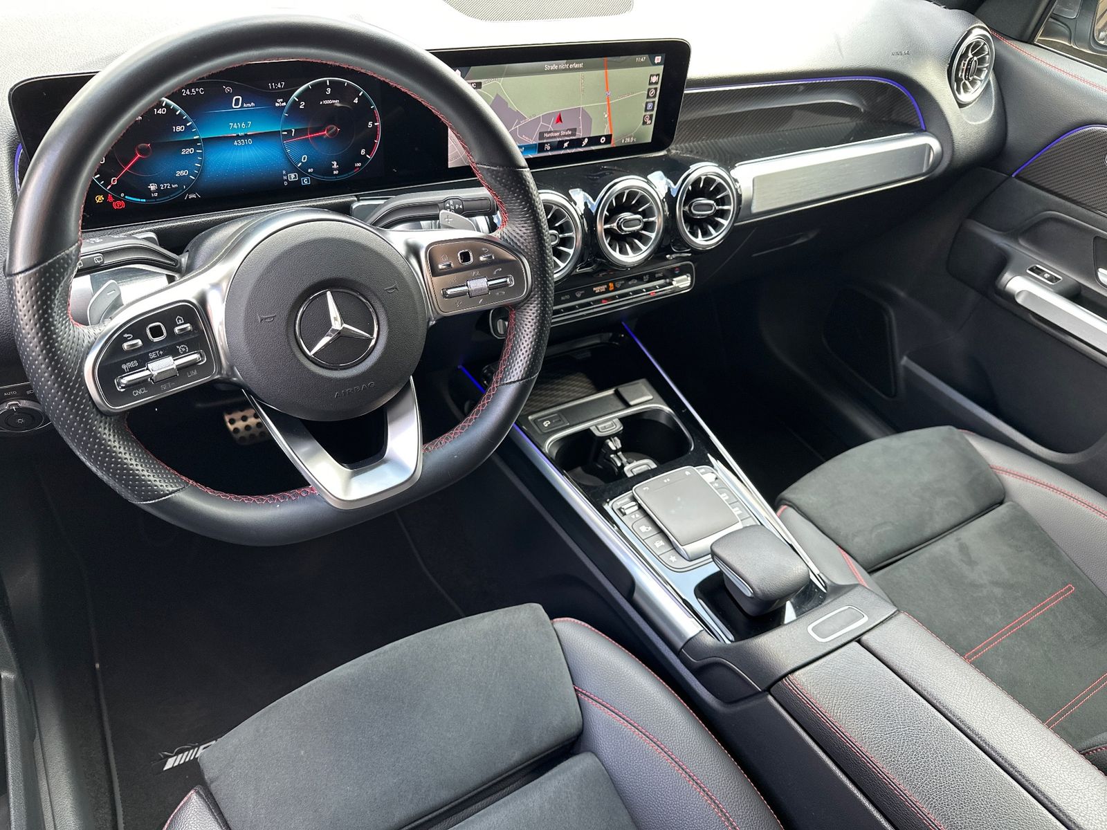 Fahrzeugabbildung Mercedes-Benz GLB 220d AMG Line NAV+AHK+360GRAD+SHZ+MEMORY
