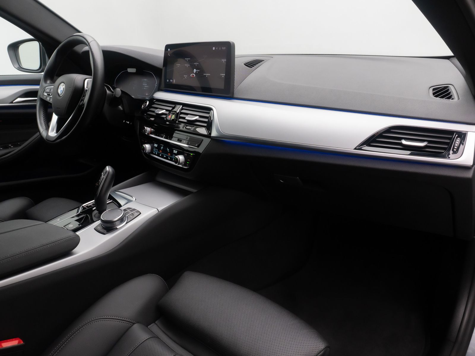 Fahrzeugabbildung BMW 520d xD Kamera HUD DAB AHK Alarm ACC Laser Sport