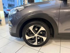 HYUNDAI Tucson 2.0 4WD PANO NAVI CAM LEDER AHK 2.HAND