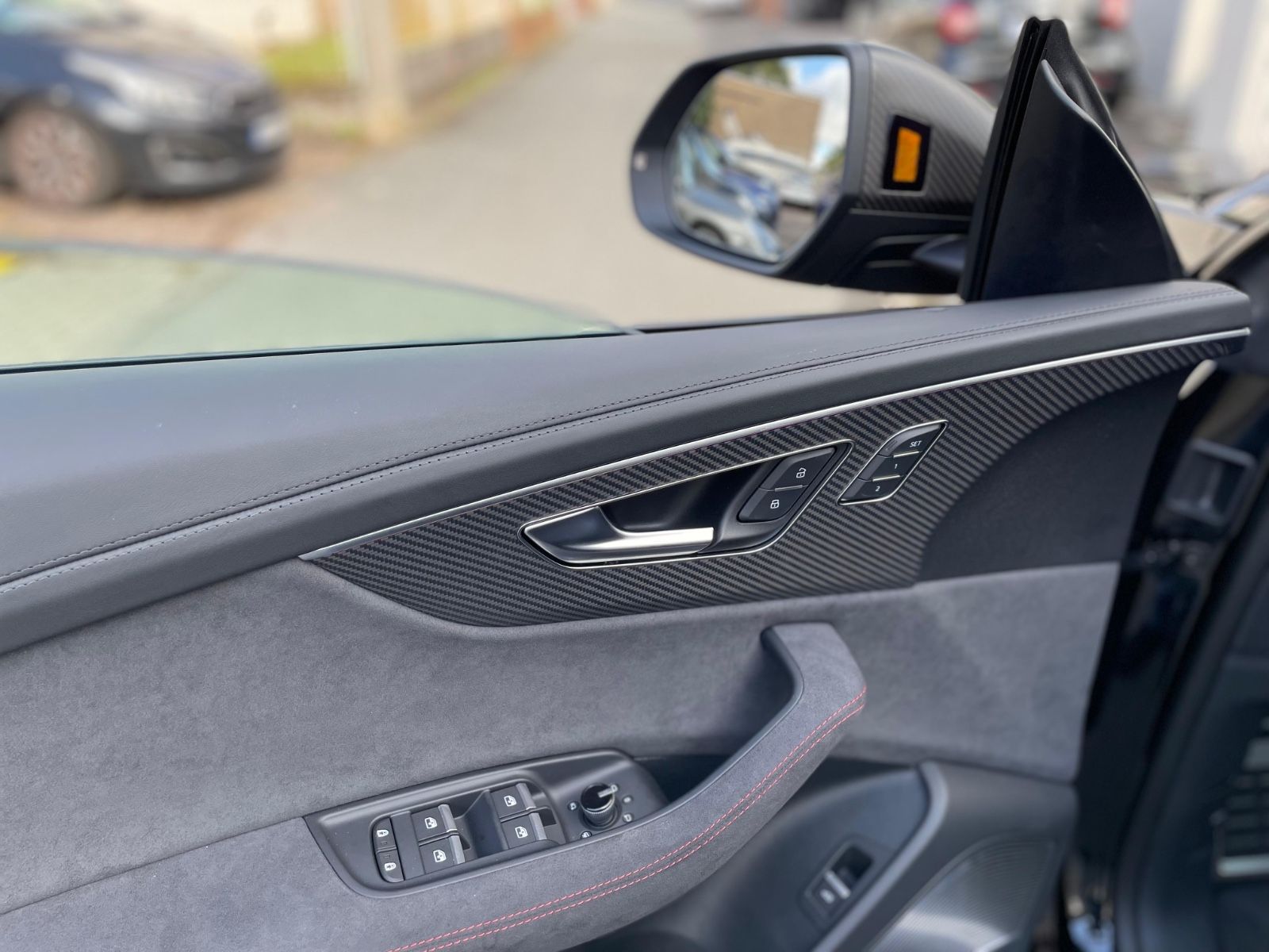 Fahrzeugabbildung Audi RSQ8 Performance Full Option|Carbon|STHZ|B&O Adv