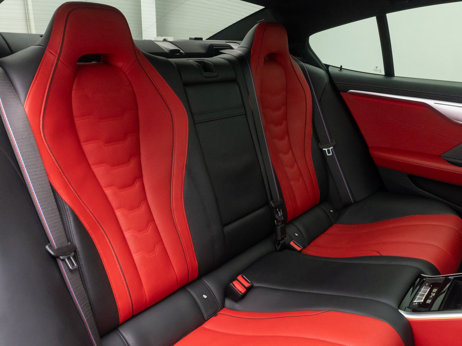 Fahrzeugabbildung BMW M850i xD Gran Coup&eacute; 360&deg; DAB Laser SoftClose 20"