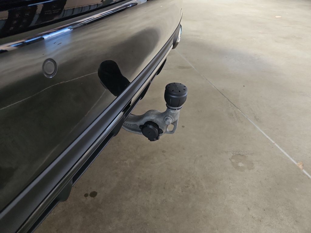 Fahrzeugabbildung Mercedes-Benz E 300 e 4M Limousine +AMG+NIGHT+AHK+WINTER+4D-SO