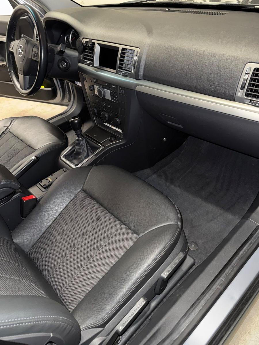 Opel Vectra 2009 — photo 12