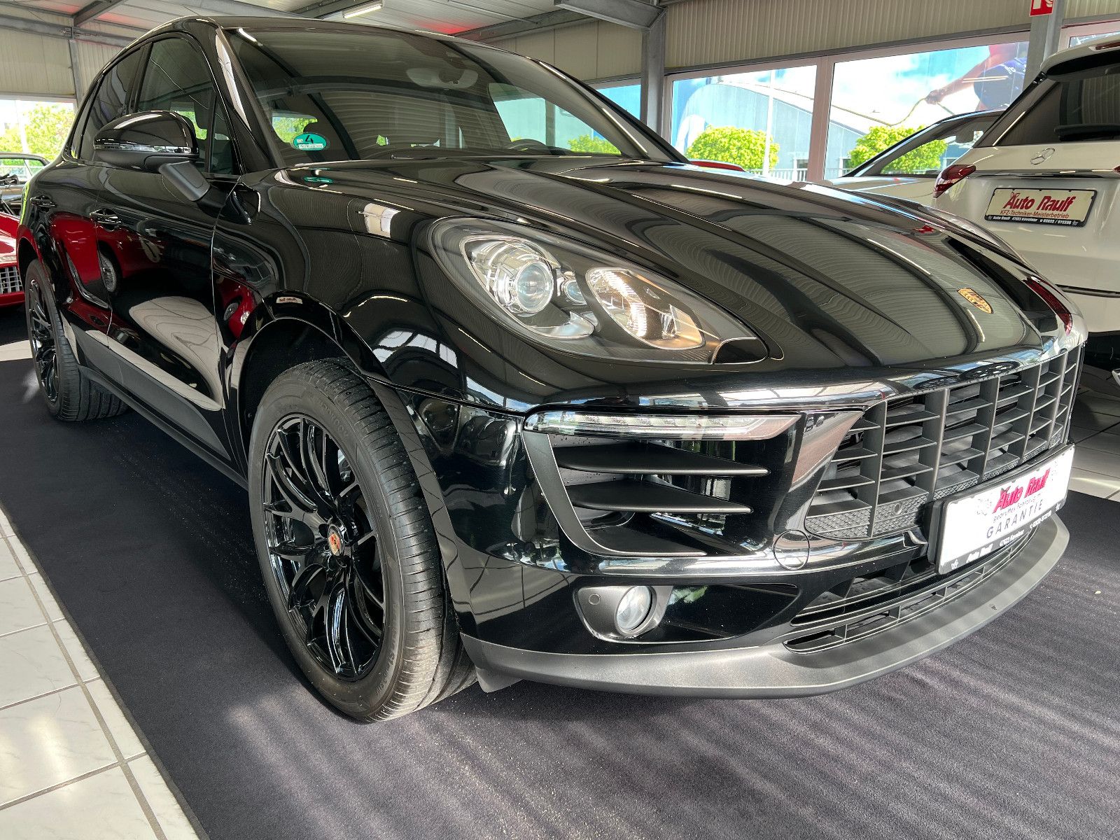 PORSCHE Macan