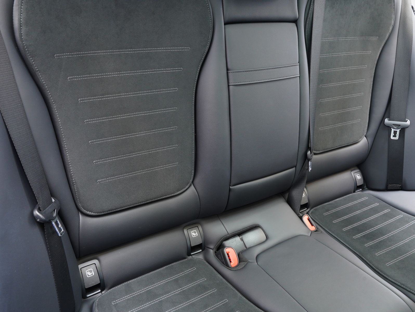 Fahrzeugabbildung Mercedes-Benz C 220 T d AMG Line DISTRONIC/PANORAMA/AHK