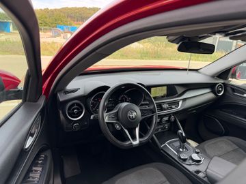 Alfa-Romeo Stelvio - 8