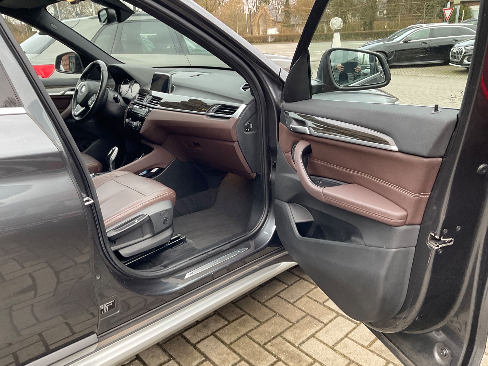 Fahrzeugabbildung BMW X1 sDrive20i xLine,AHK,Navi,Leder,GJR