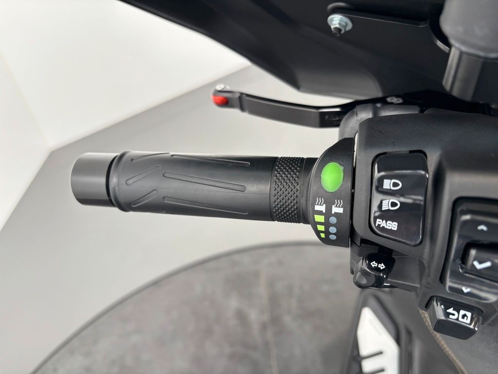 Fahrzeugabbildung Yamaha XMAX 300 TECHMAX *NEUWERTIG *TOPCASETRÄGER