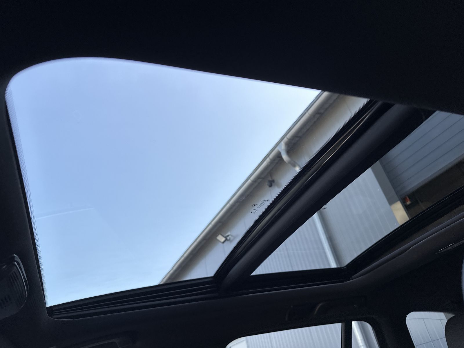 Fahrzeugabbildung BMW 330d Touring xDrive M-Sport NAV+LED+ACC+PANO+KAM