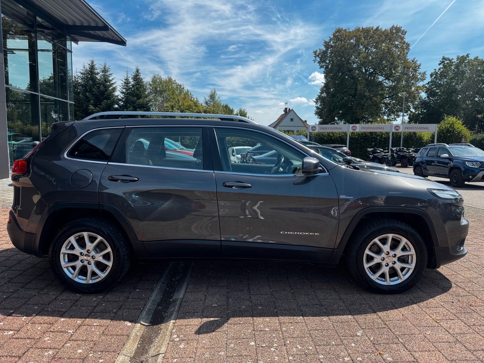 Fahrzeugabbildung Jeep JEEP CHEROKEE LONGITUDE 2.0L 4WD ALLRAD