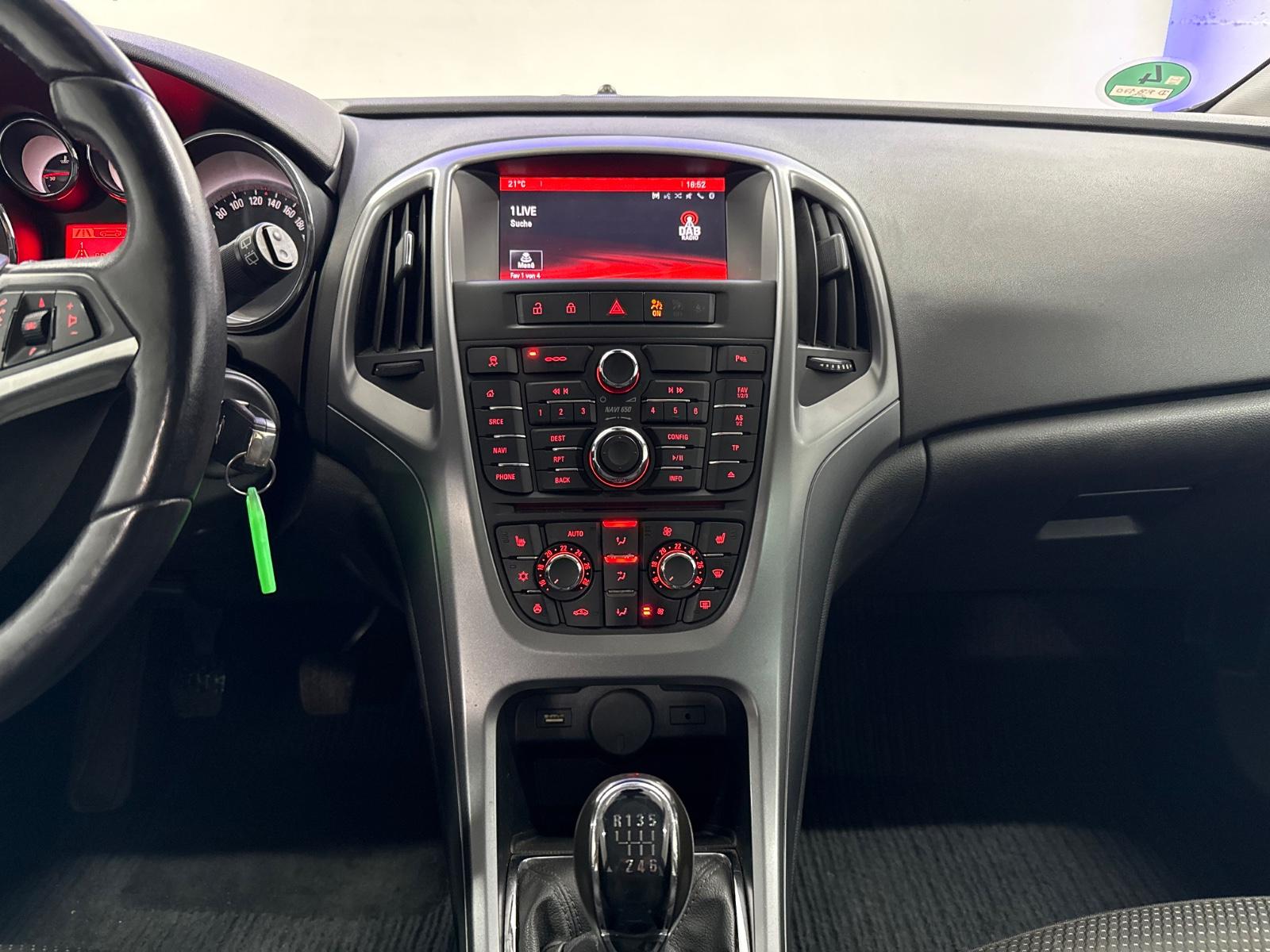 Opel Astra 2014 — photo 26