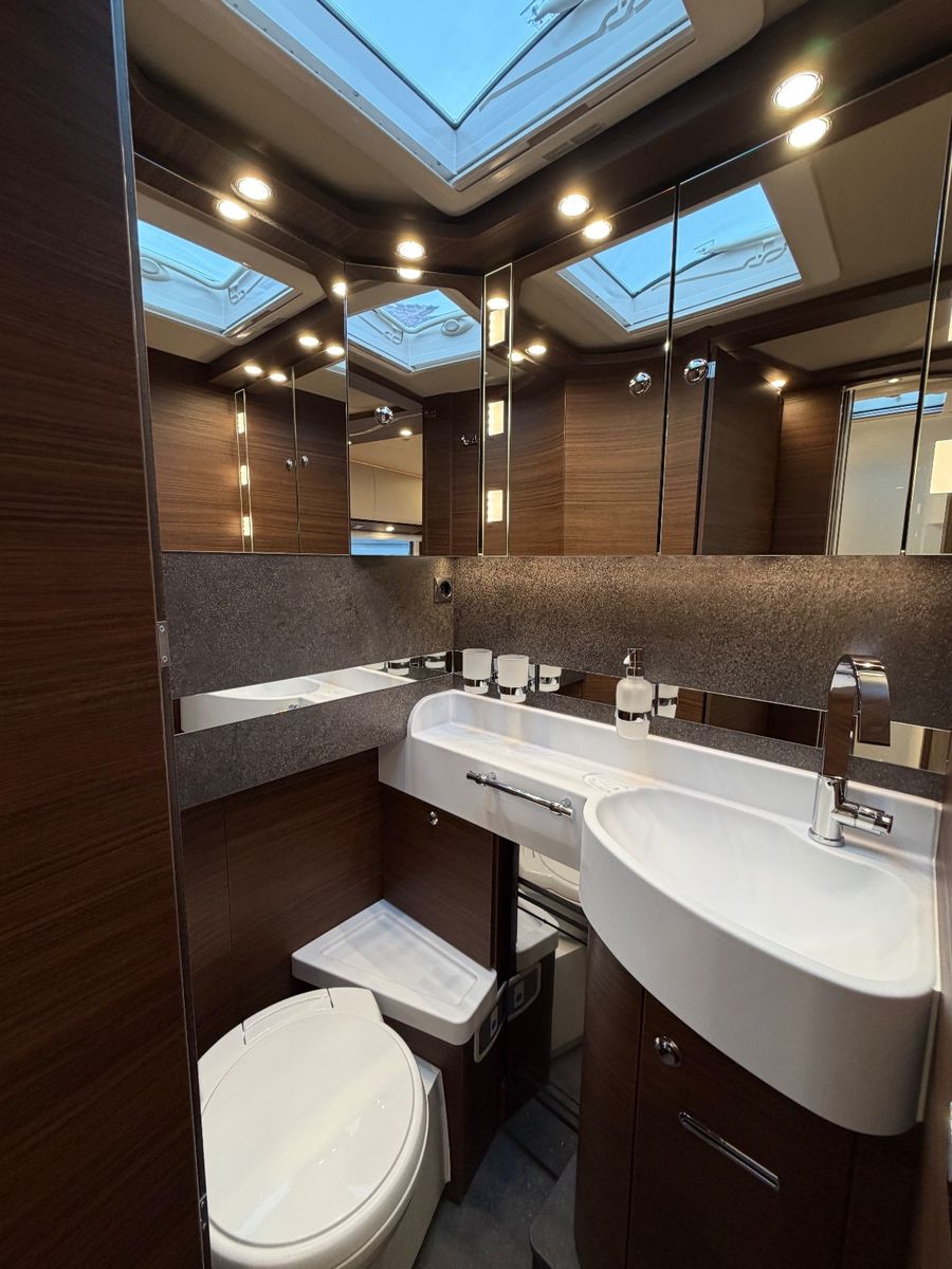 Fahrzeugabbildung Carthago chic c-line 4.9 LE MJ26 Cortina