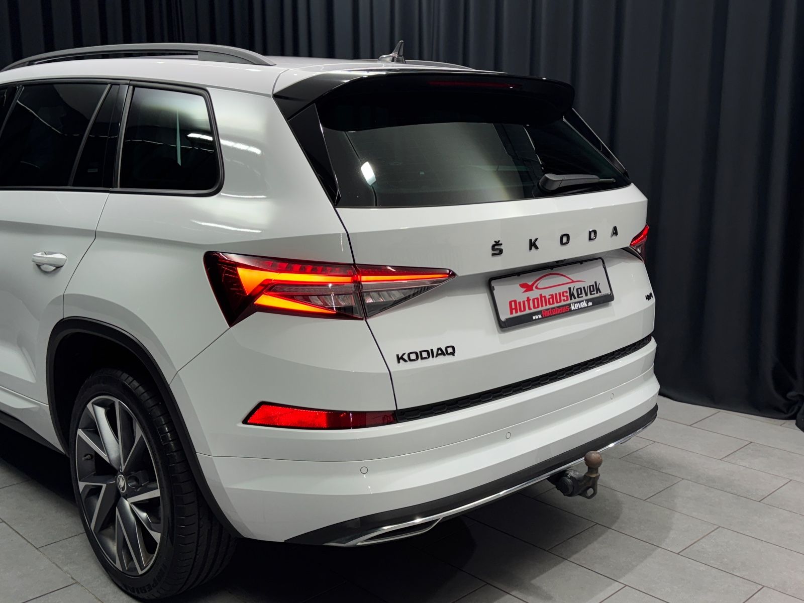 Fahrzeugabbildung SKODA Kodiaq Sportline 4x4|DSG|7-SITZER|AHK|ACC