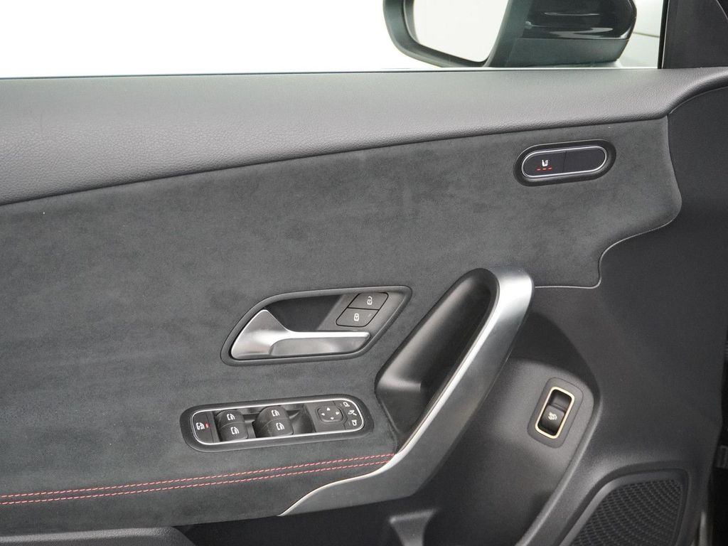 Mercedes-Benz A 180 Star Edition AMG Line