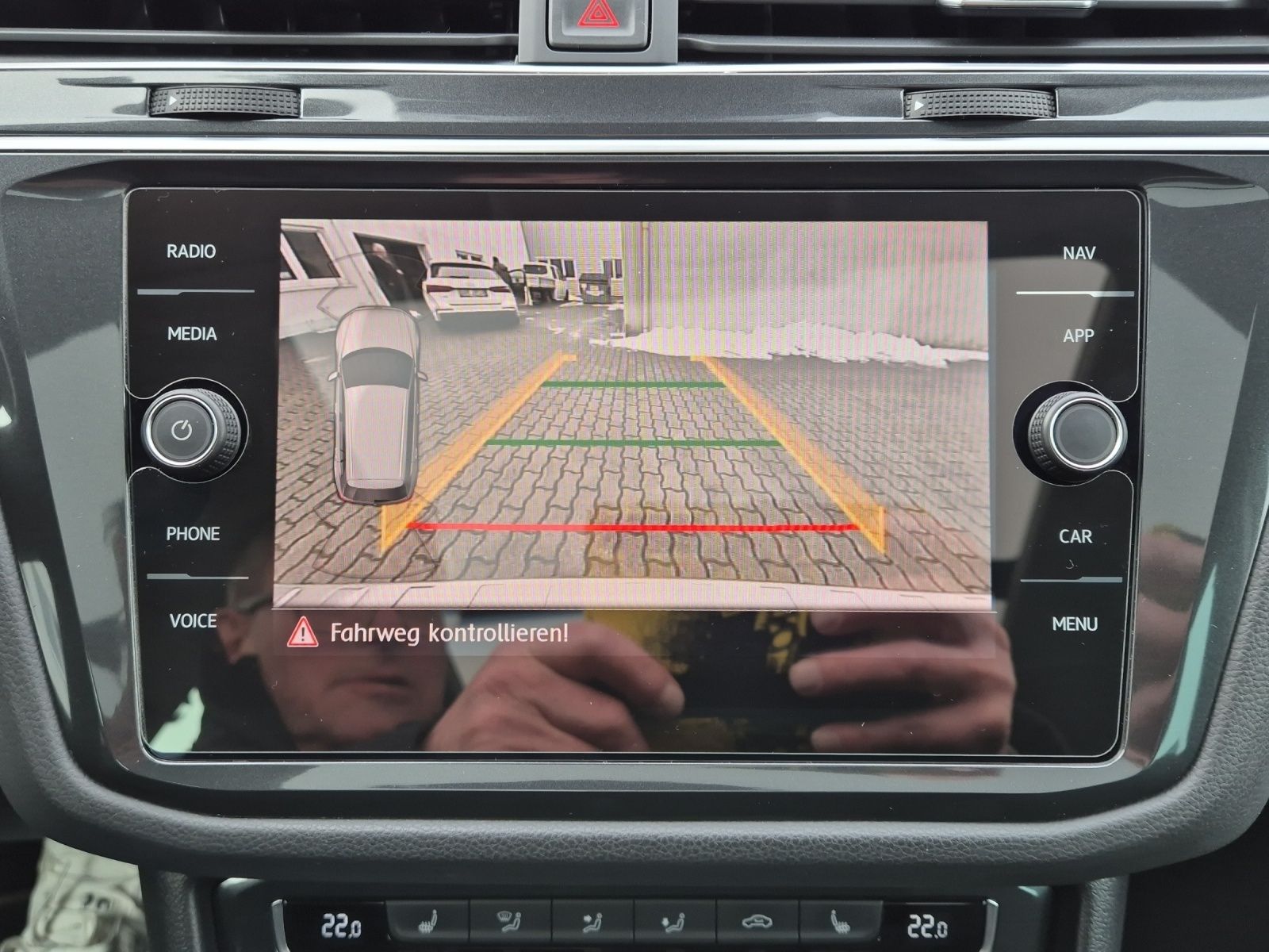 Fahrzeugabbildung Volkswagen Tiguan TDI Highline DSG 4M R-Line Standhzg. LED