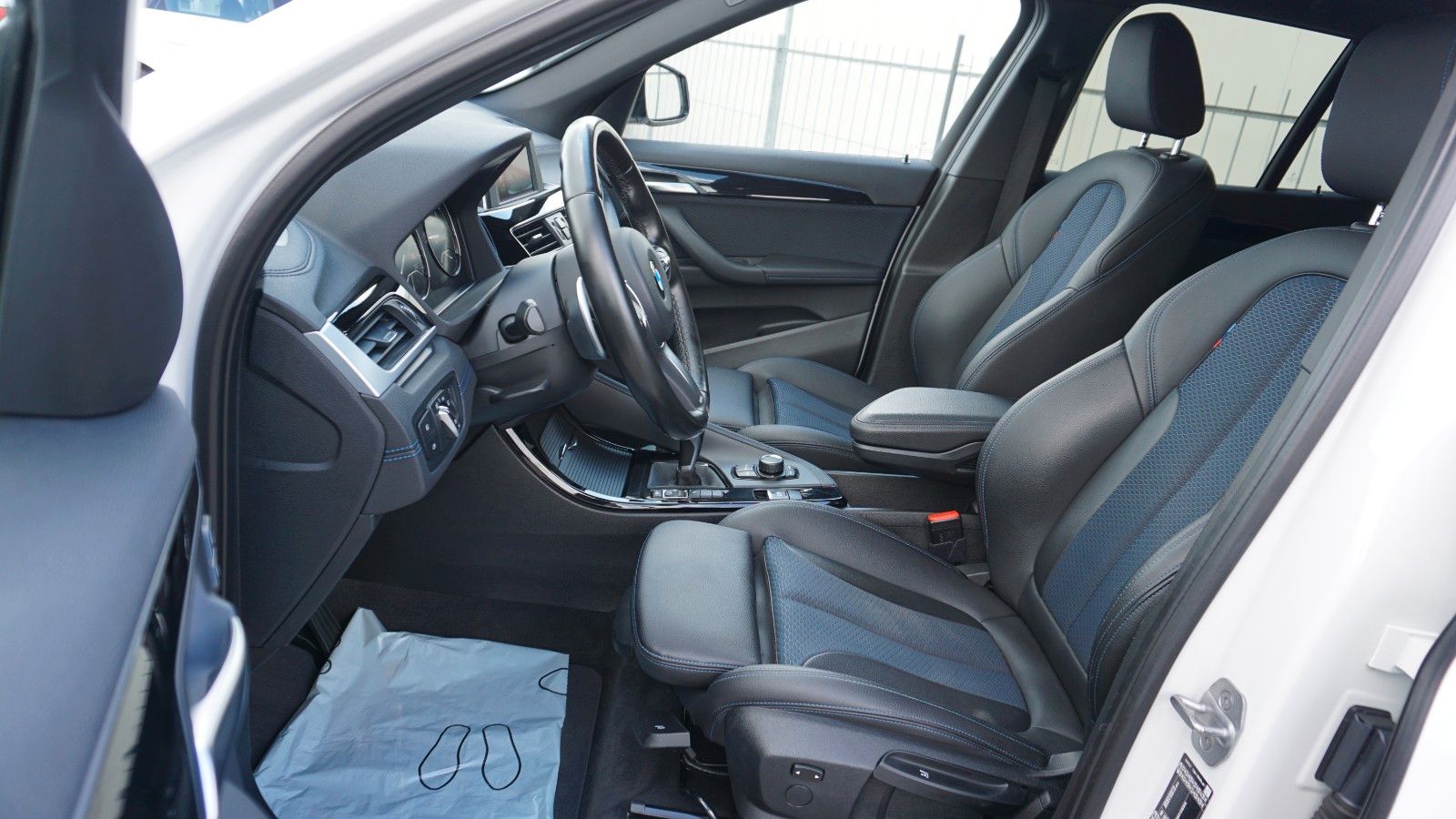 Fahrzeugabbildung BMW X1 sDrive 20 i M Sport,LED,Kamera,AHK, 8 fach be