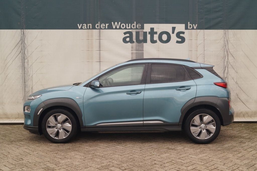 Hyundai Kona EV Premium 64 kWh -SOH92%-LEER-NAVI-ECC-CAM