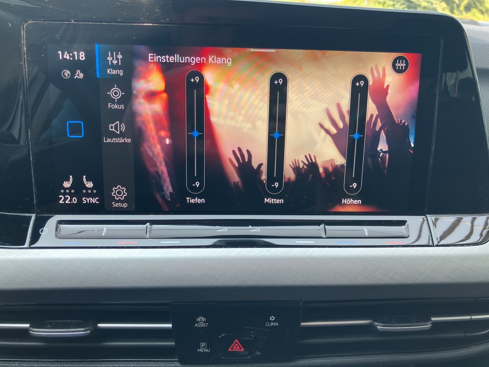 Fahrzeugabbildung Volkswagen Golf VIII eTSI Life DSG LED Navi ACC RFK