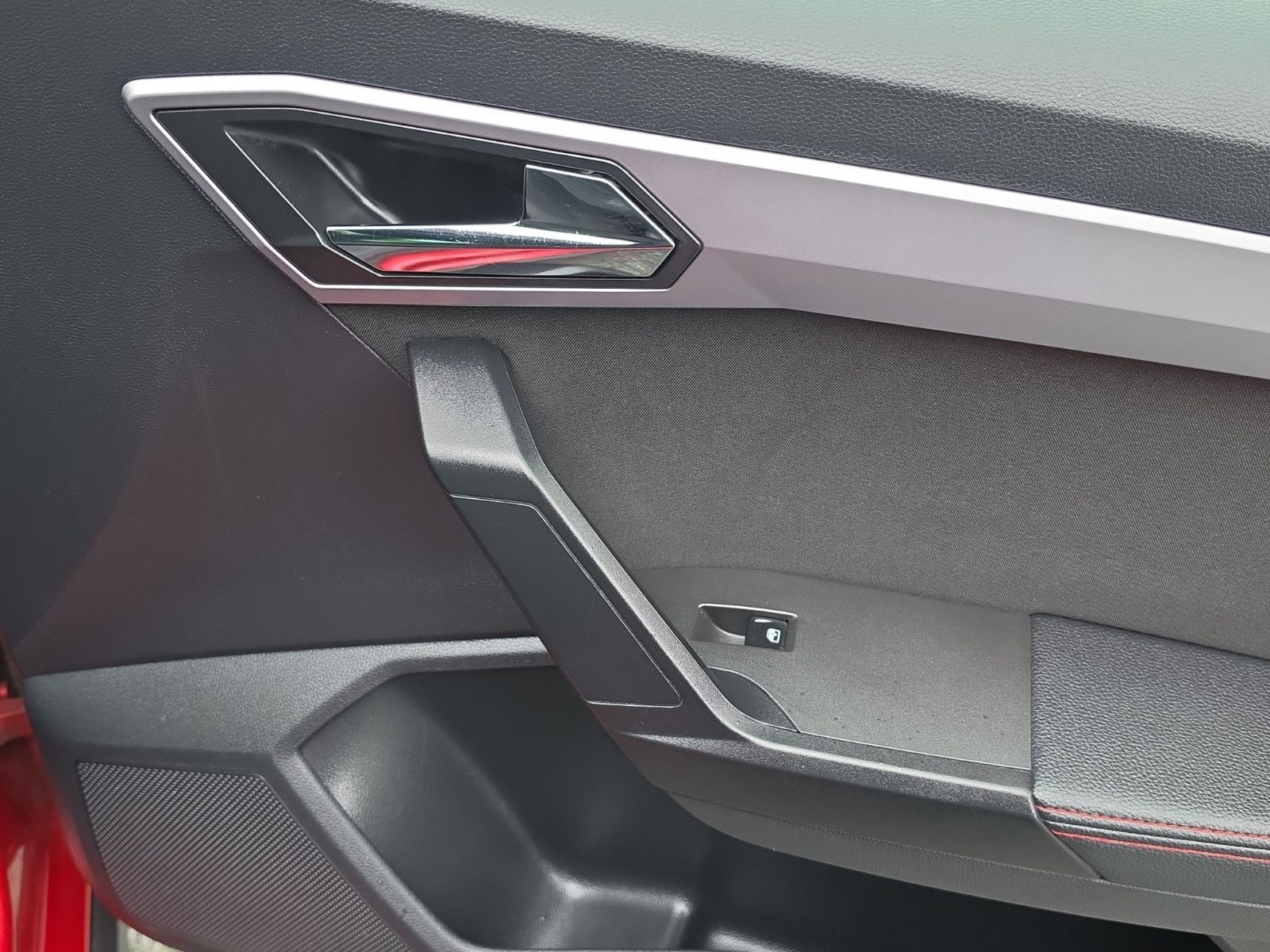 Fahrzeugabbildung SEAT Arona FR PDC SHZ AHK