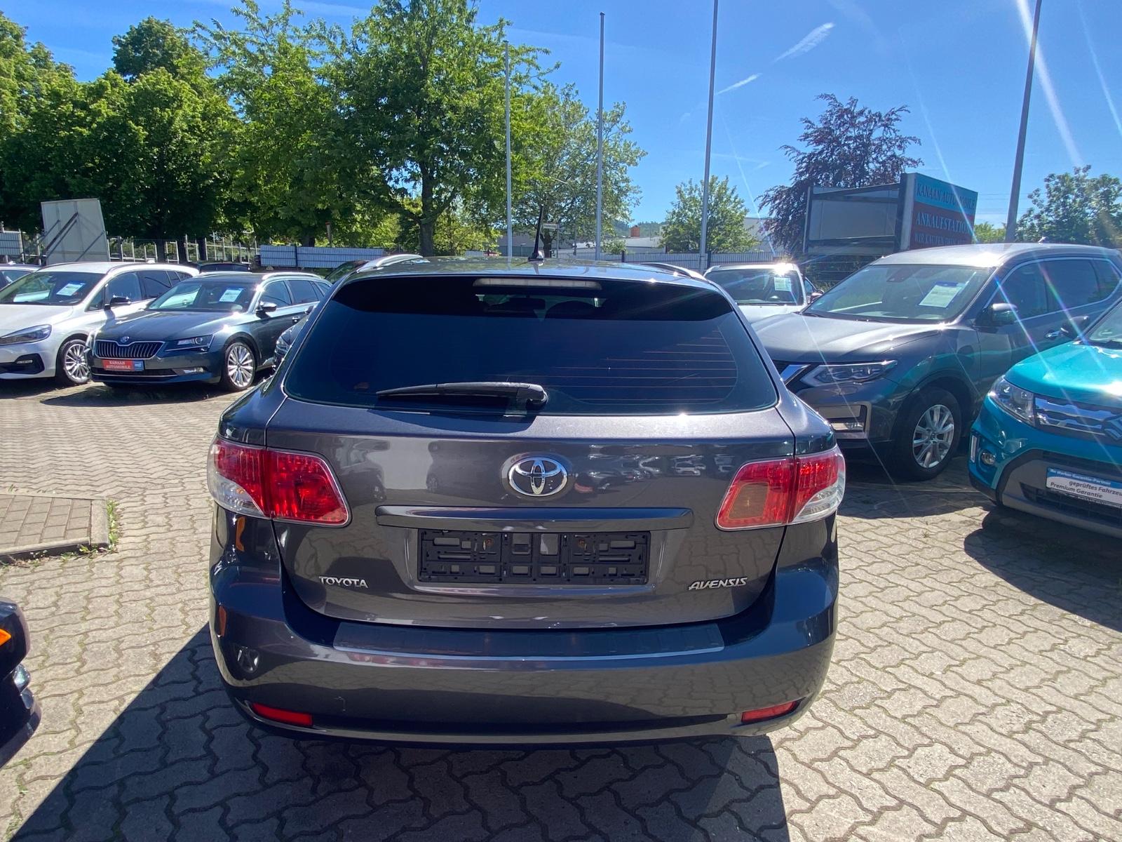 Toyota Avensis 2011 — photo 26