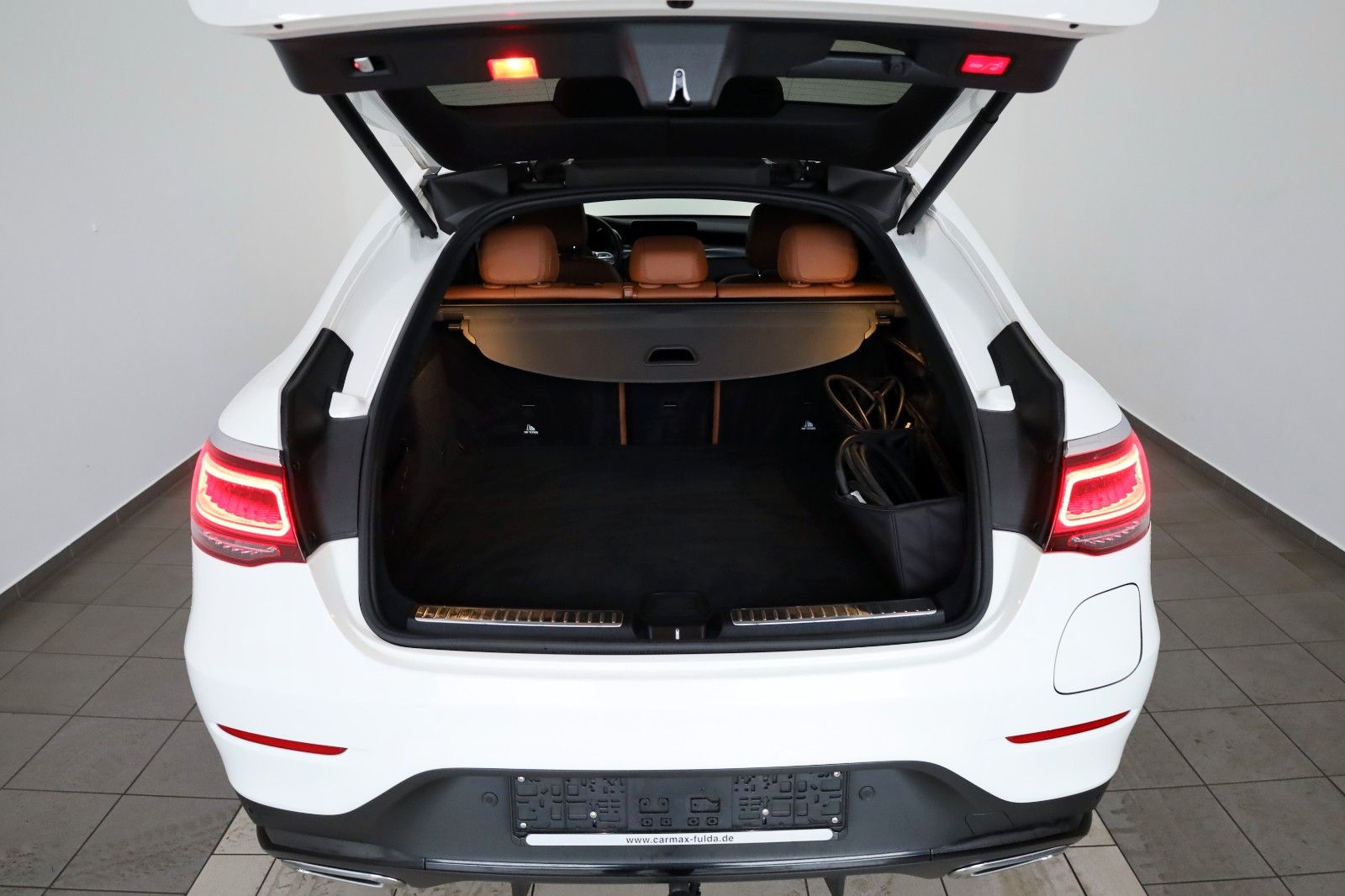 Fahrzeugabbildung Mercedes-Benz GLC 300e 4M Coupe AMG Leder,Navi,LED,Park Paket