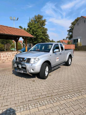 Nissan Navara d40 2,5 lit mit Hardtop