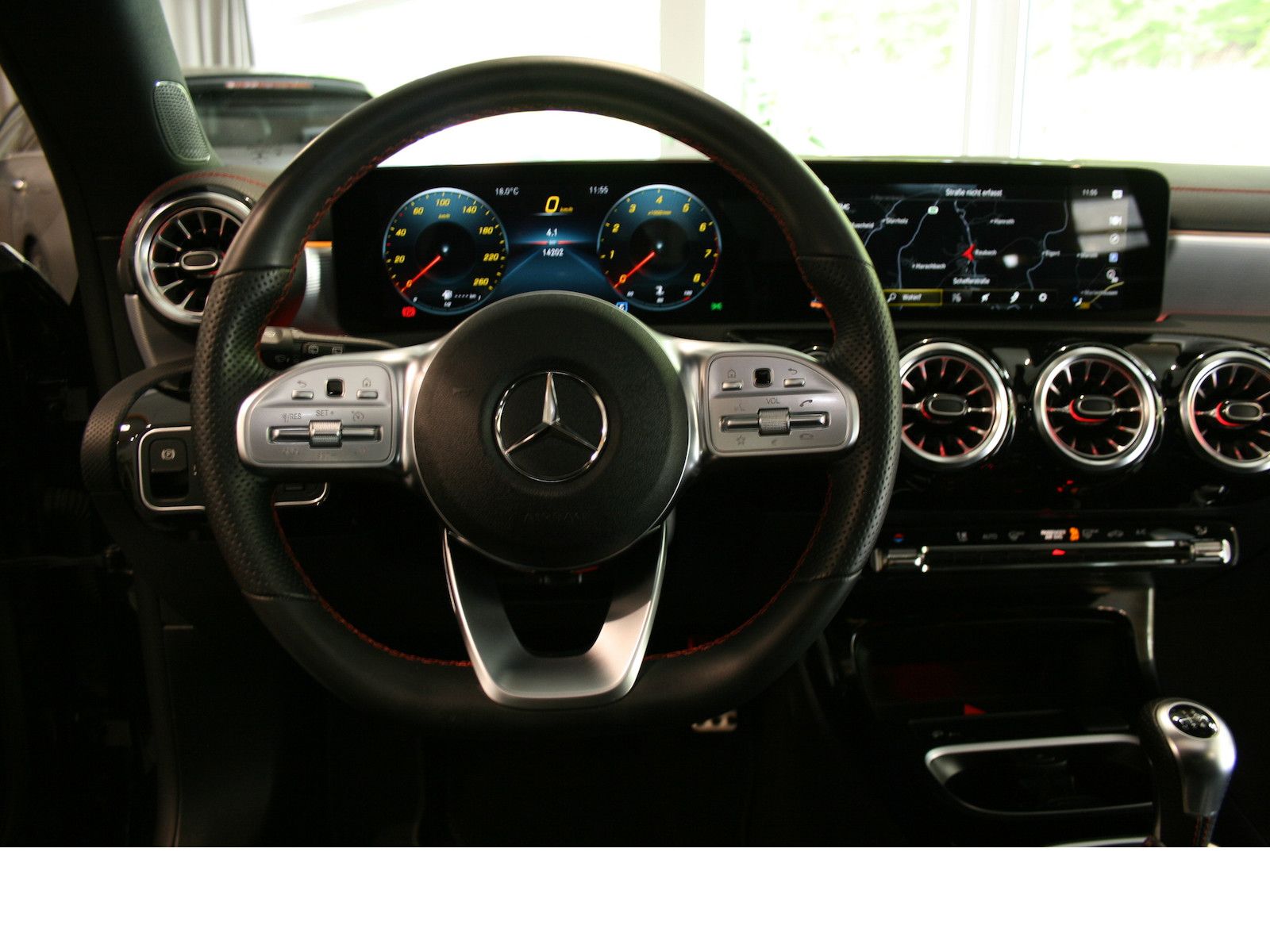 Fahrzeugabbildung Mercedes-Benz CLA 200 Shooting Brake AMG *Vorrüstung AHK *MBUX