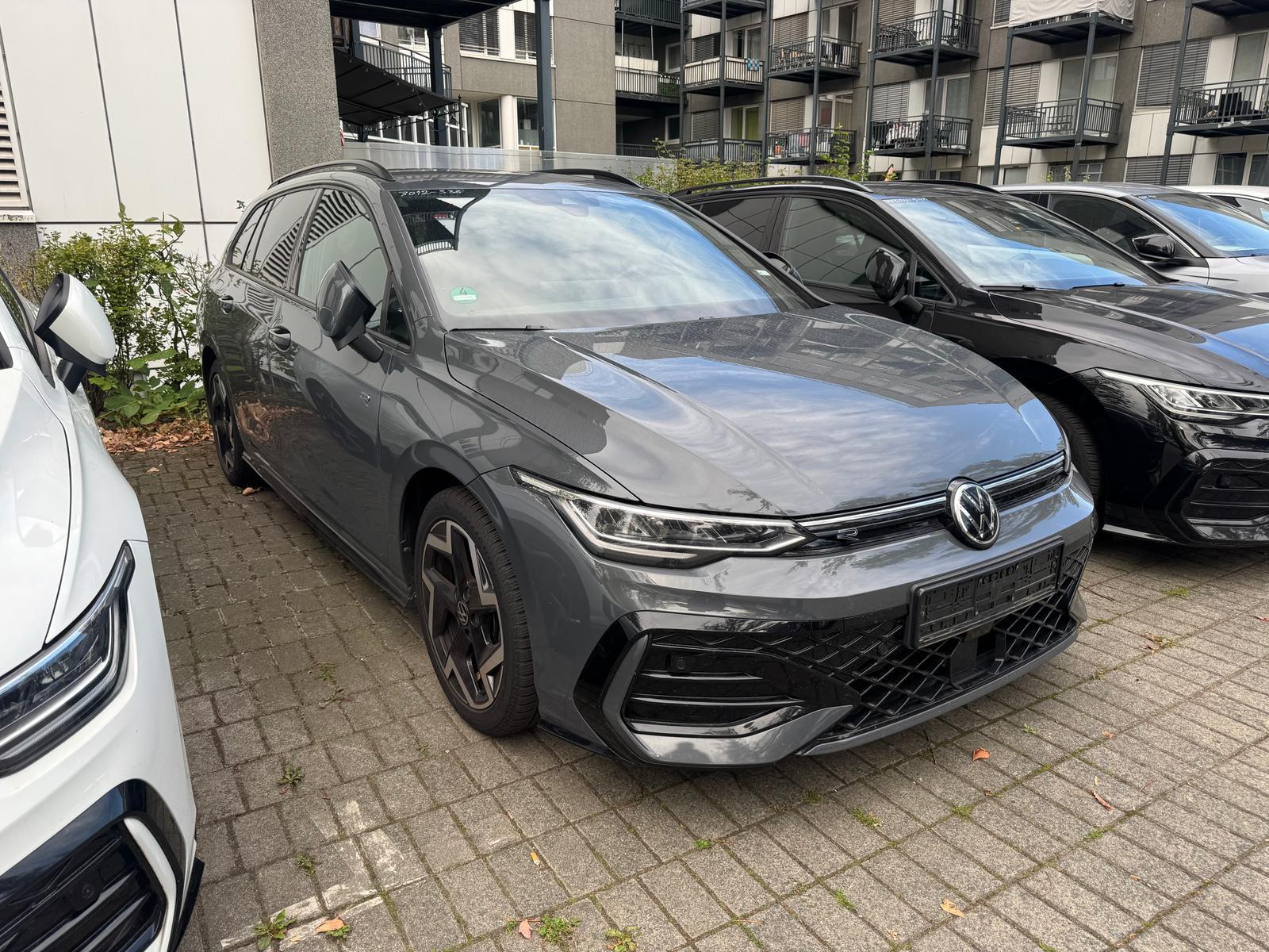 Volkswagen Golf 1.5 eTSI R-Line DSG Multimedia+Lenk/SHZ+R-K