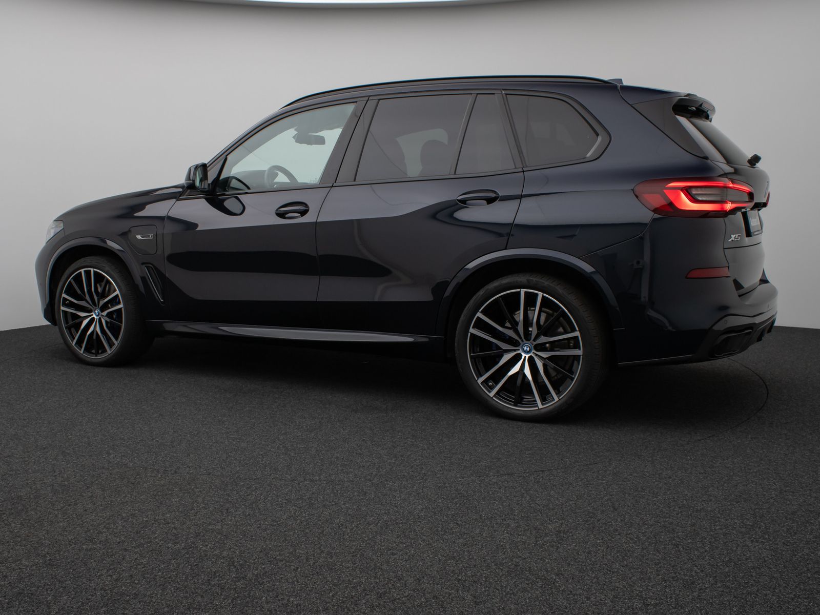 Fahrzeugabbildung BMW X5 xD45e M Sport Kamera Laser HUD DAB HiFi ACC