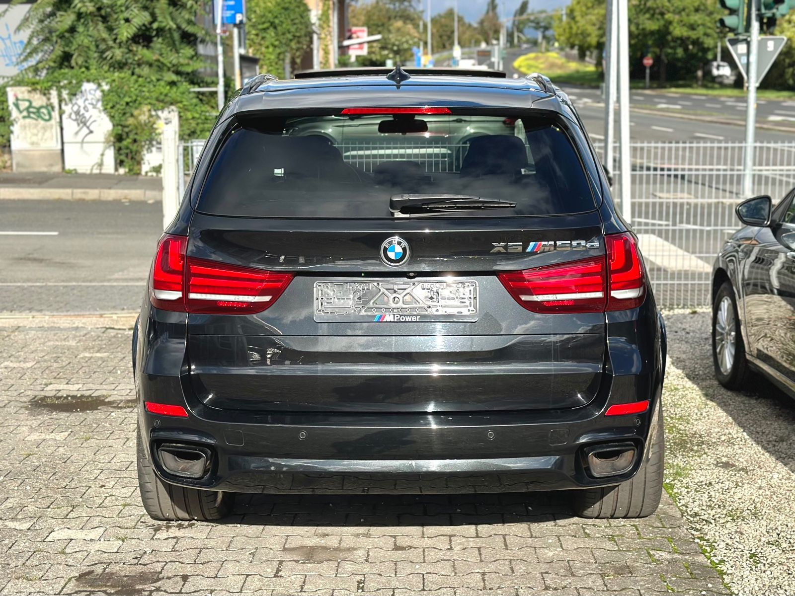 Fahrzeugabbildung BMW X5 M50 M SPORTPAKET*PANO+AHK*