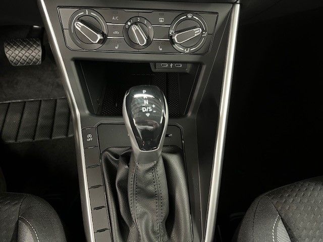 Fahrzeugabbildung Volkswagen Polo Life 1.0 TSI DSG Digitales Cockpit LED DAB