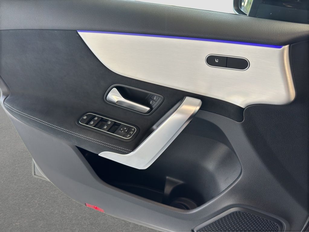 Fahrzeugabbildung Mercedes-Benz A 200 AHK*LED*PDC*ParkAss*Sportp.*SpurH*SpurW*LM