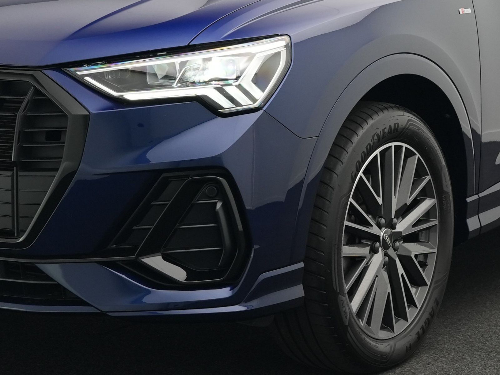 Audi Q3 45 TFSI qu. *2x S line*Opt.schw*AHK*KAM*19"* foto 22