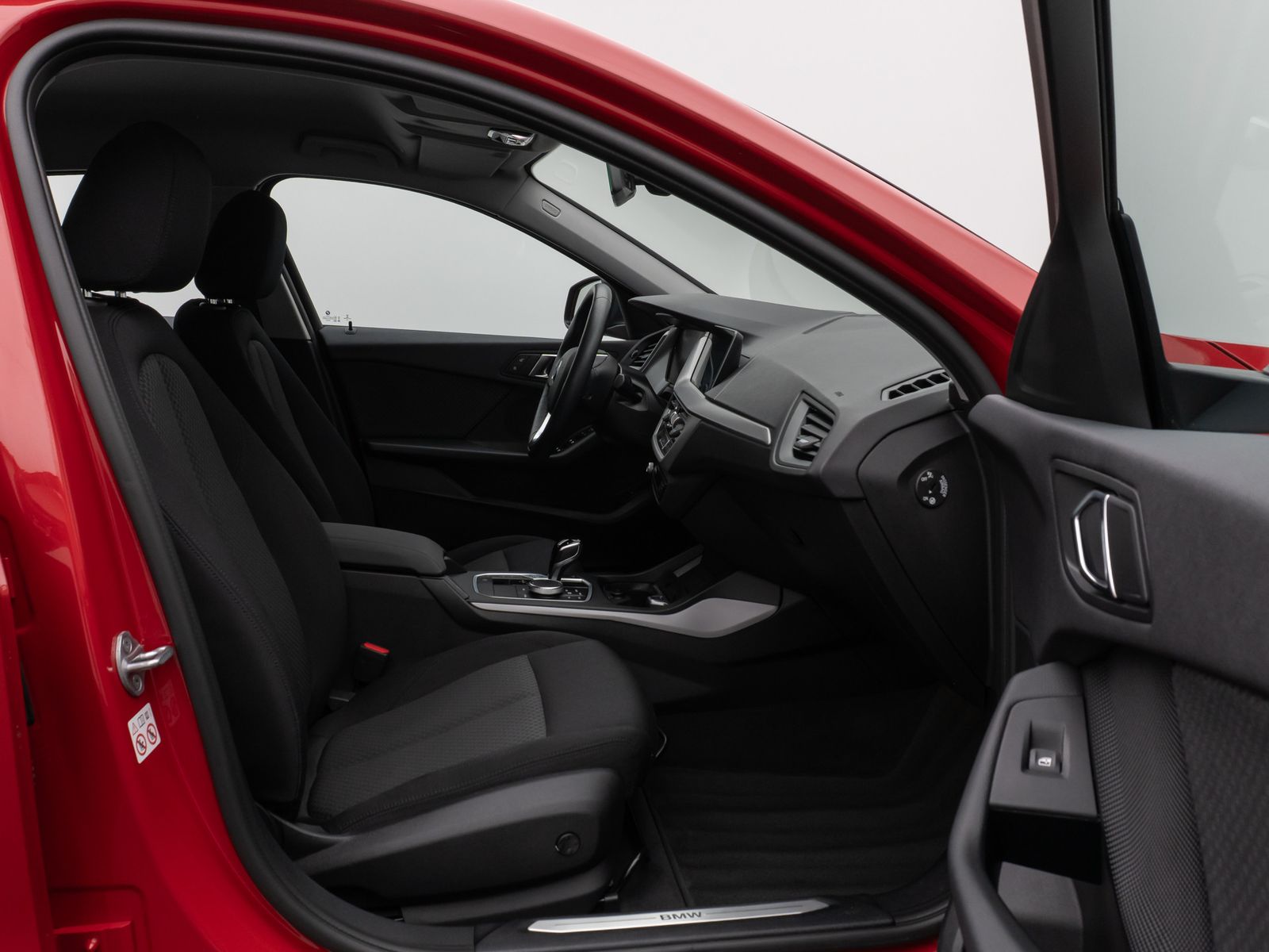 Fahrzeugabbildung BMW 118i GeschwindigReg Kamera DAB FernlichtAss LED