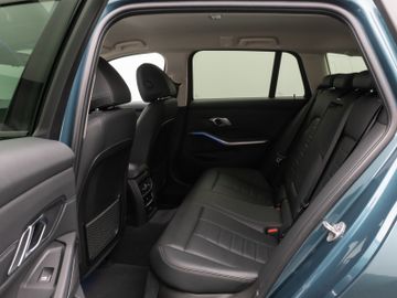 Fahrzeugabbildung BMW 320d Luxury Line Kamera HUD DAB HiFi Komfort LED