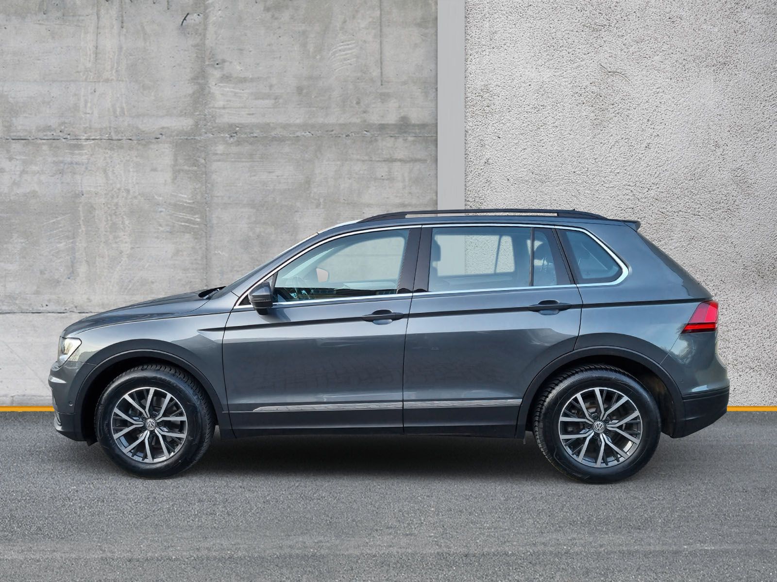 Fahrzeugabbildung Volkswagen Tiguan 1.5 TSI Comfortline AHK KAMERA SHZ