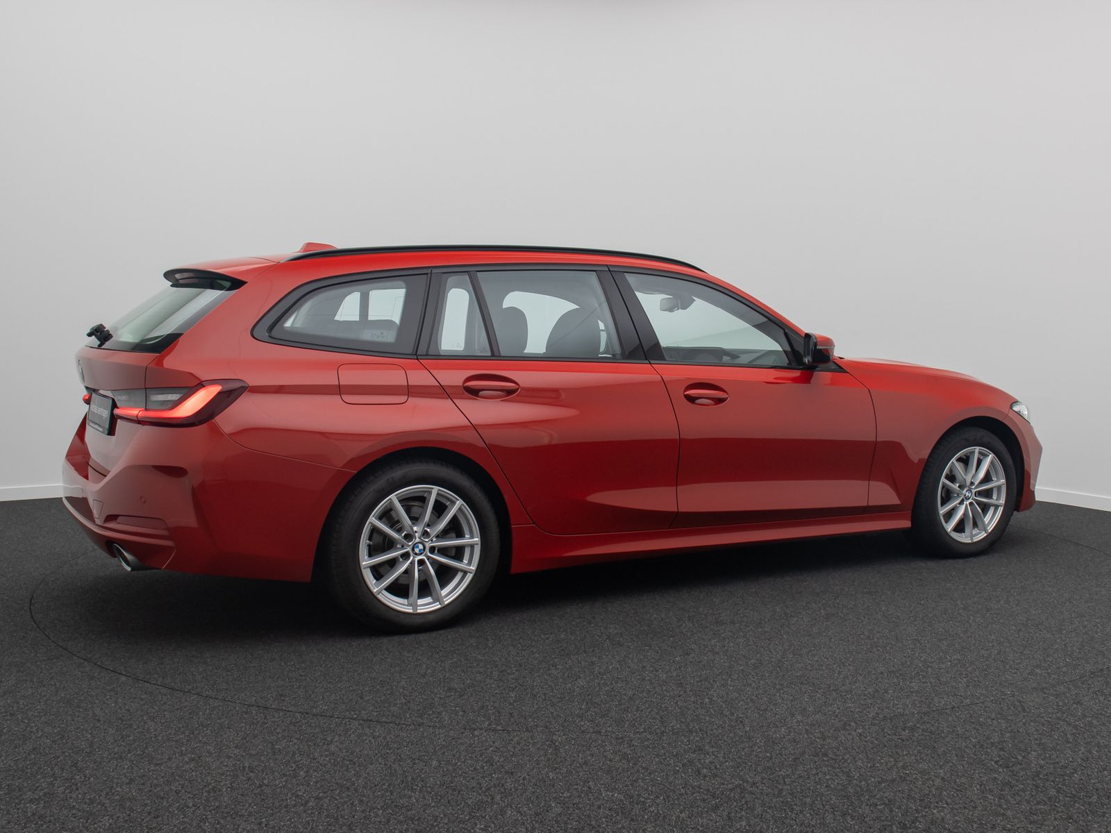 Fahrzeugabbildung BMW 320d xD DAB Alarm HUD HiFi Sportsitz Geschwindig