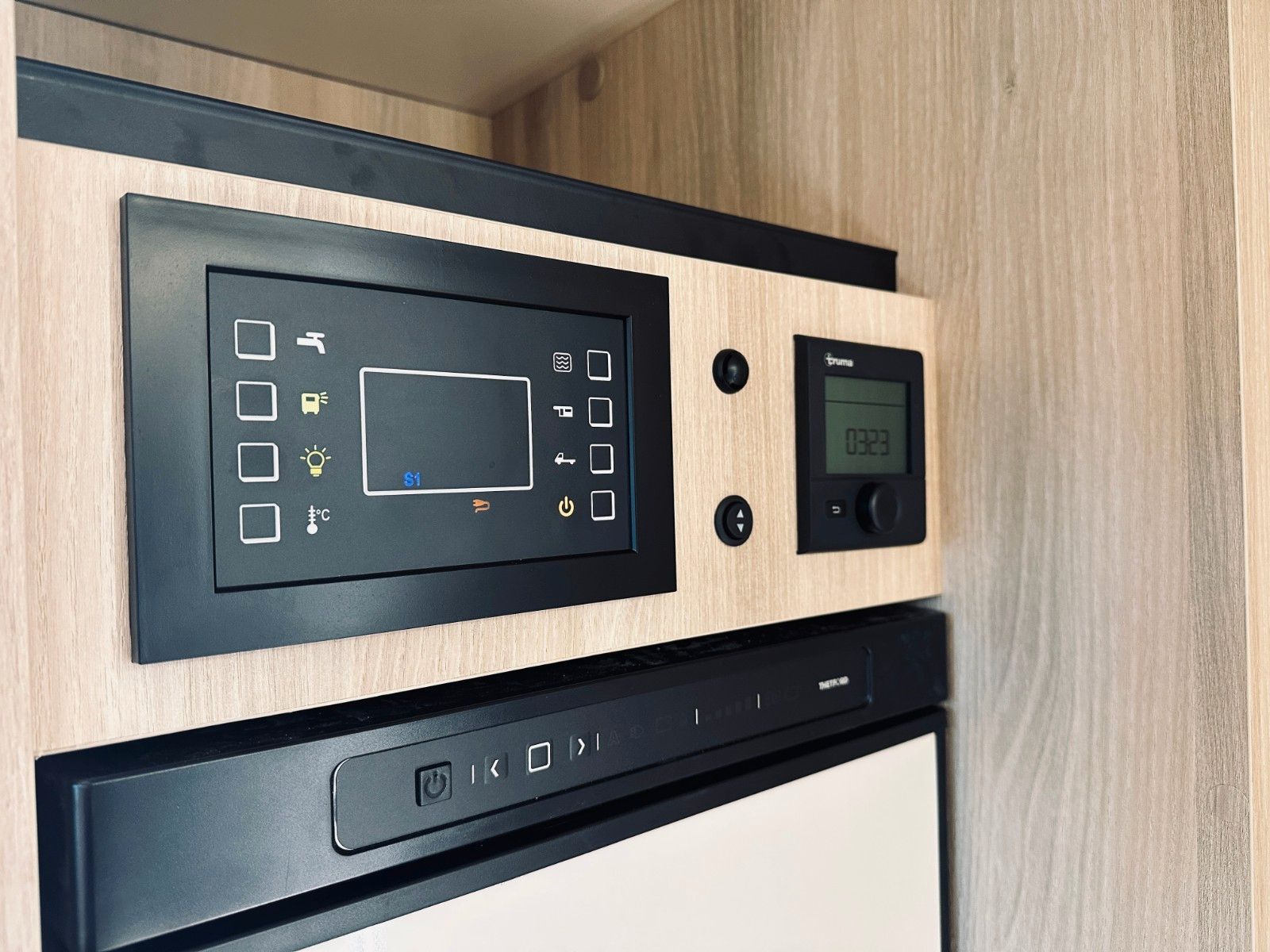 Fahrzeugabbildung NobelART T-6000 - Modell 2026 - Hubbett