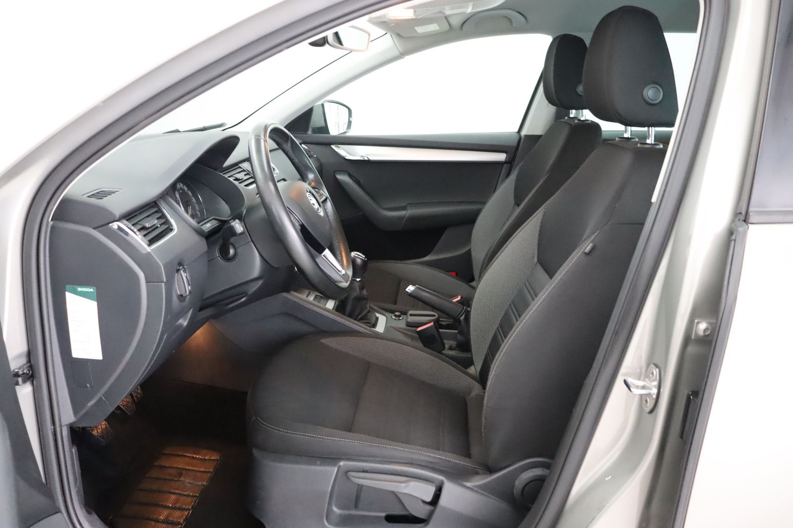 Fahrzeugabbildung SKODA Octavia Combi 2.0 TDI 4 x4 1. Hand Ambition