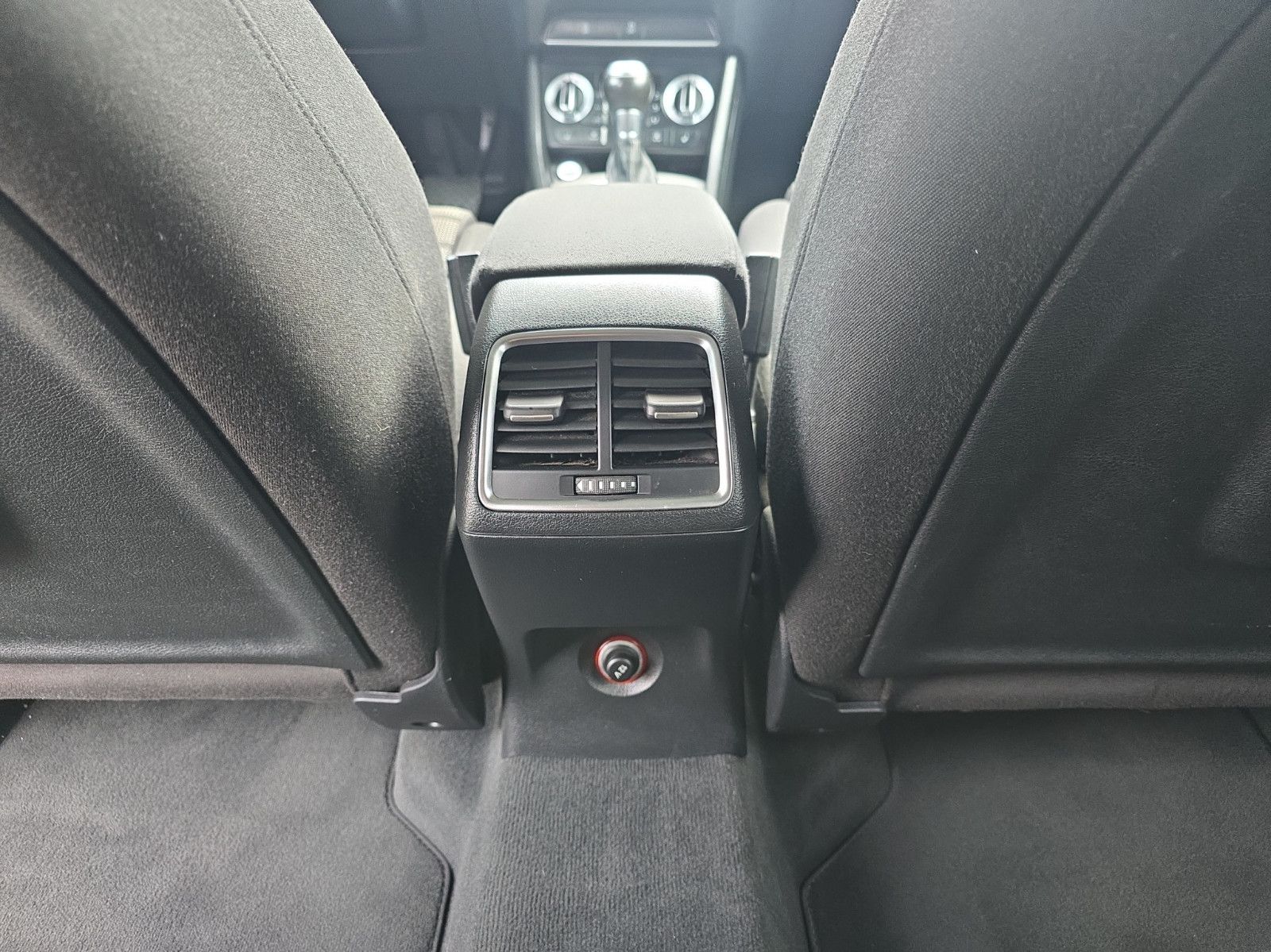Fahrzeugabbildung Audi Q3 2.0 TDI quattro S-Line Automatik/Navi/PDC/