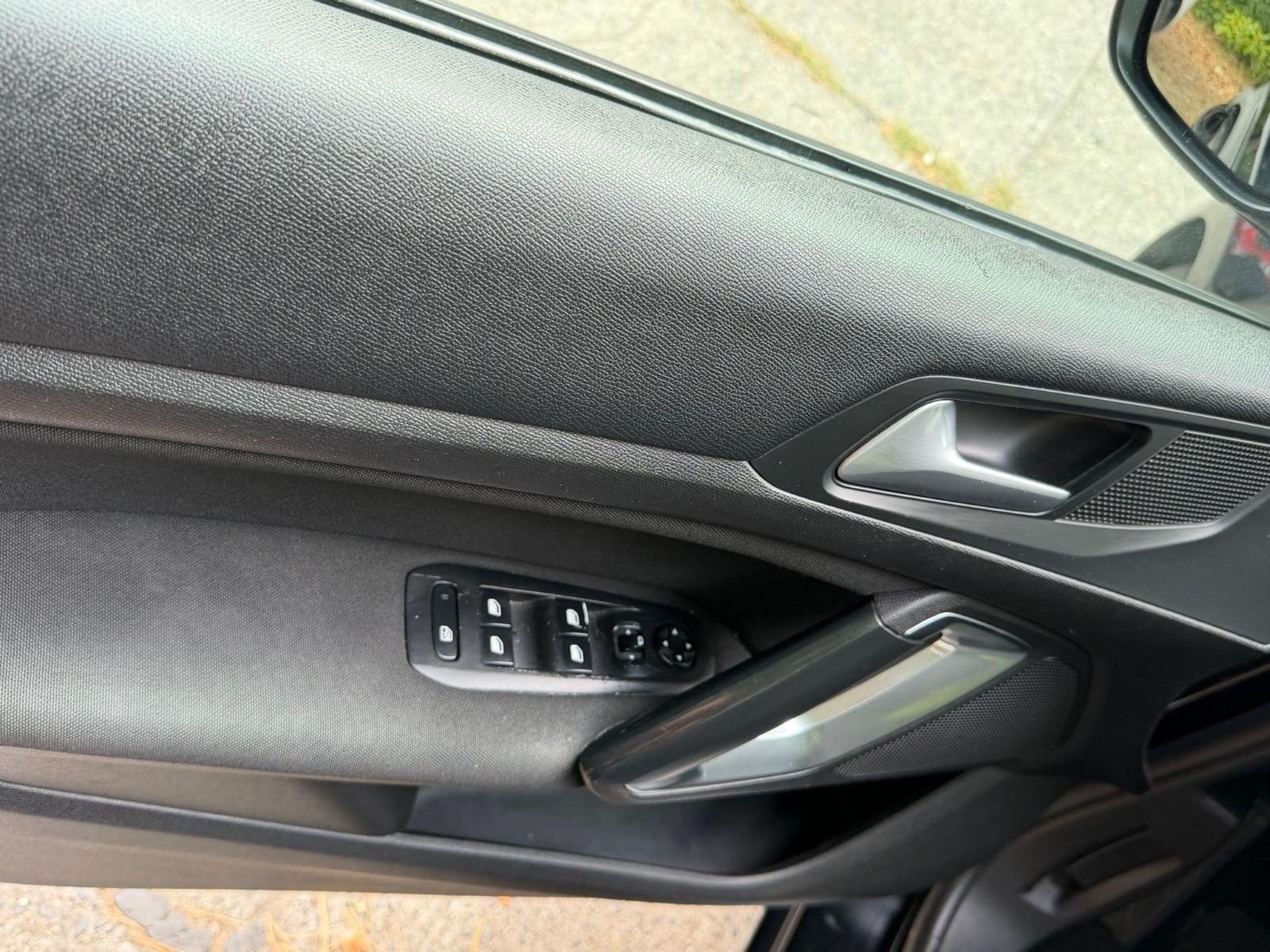Peugeot 308 2014 — photo 15