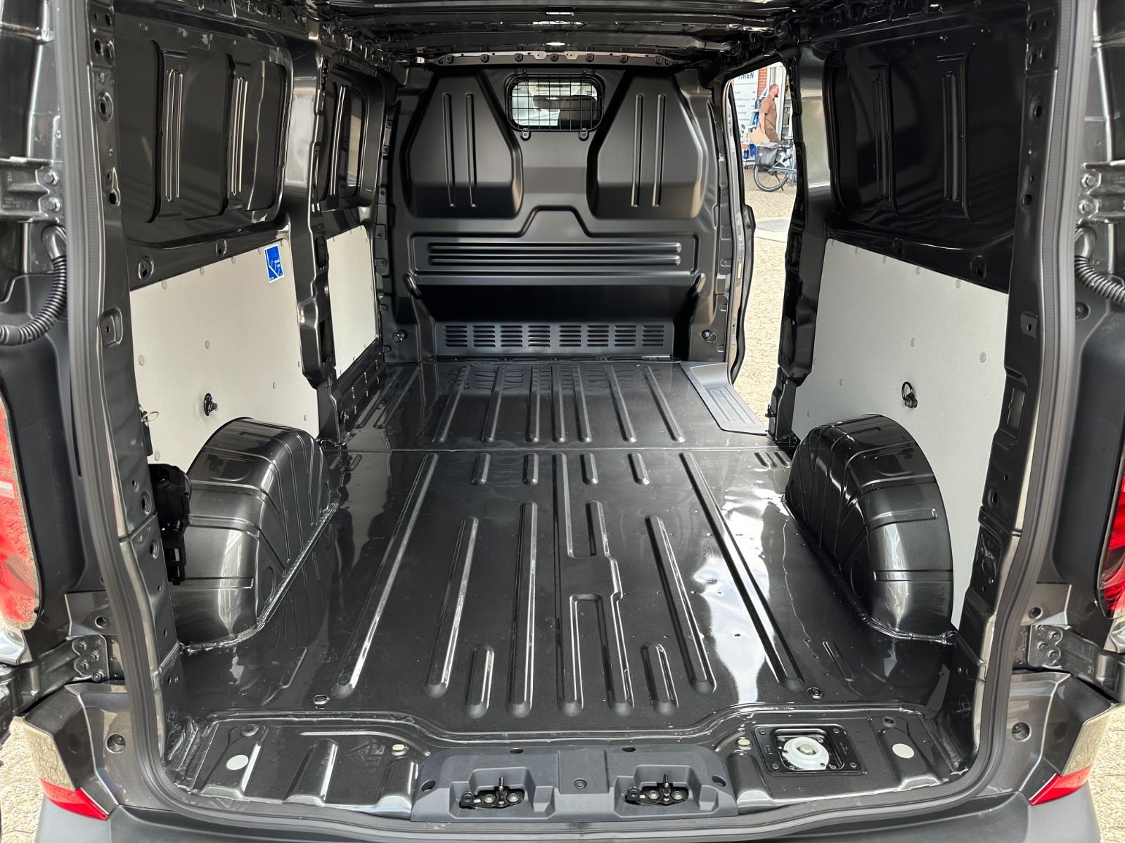 Fahrzeugabbildung Volkswagen T7 Transporter Kasten 2.0 TDI LR Navi/GRA/LED/EP