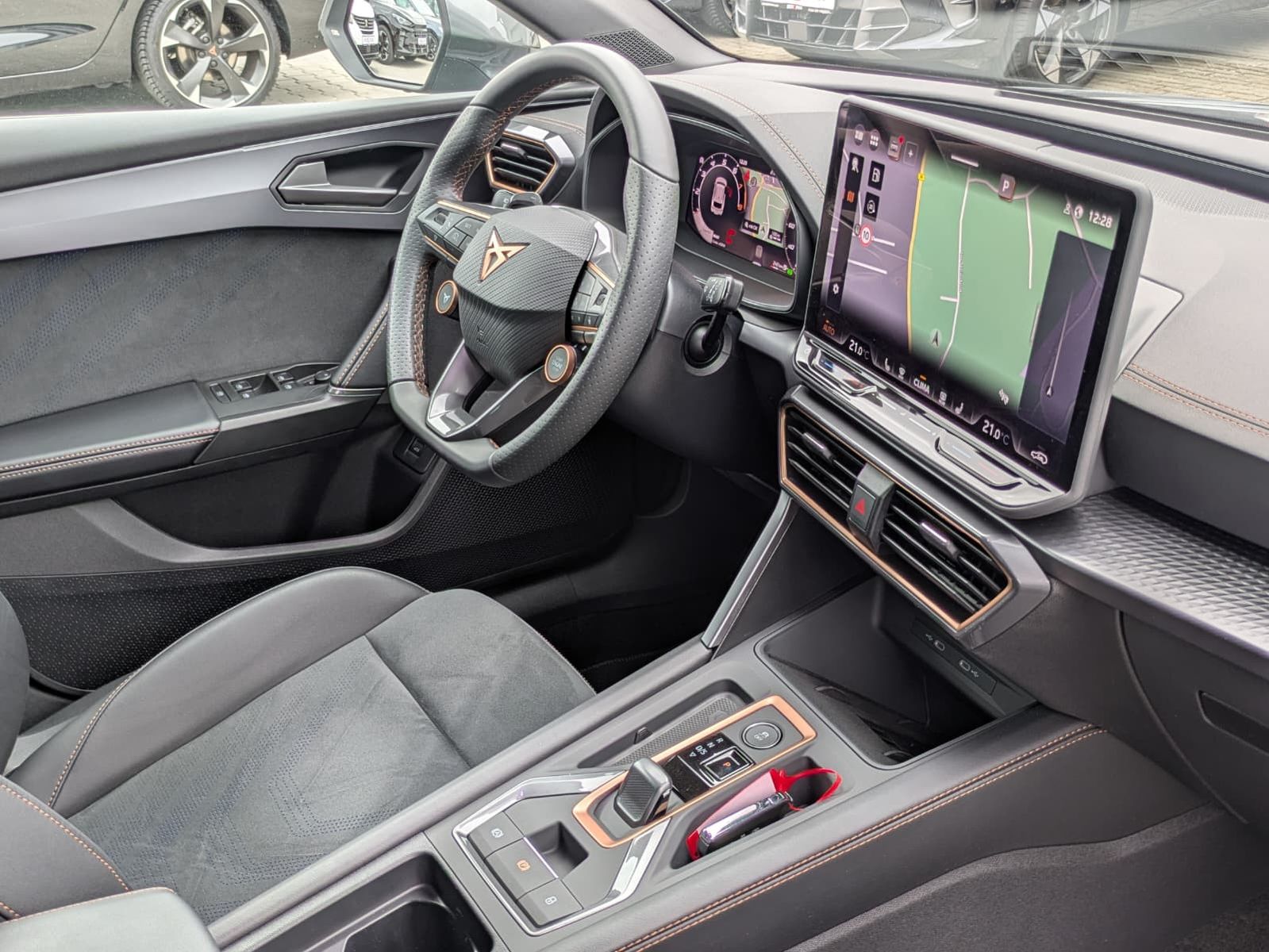 Fahrzeugabbildung CUPRA Leon 1.5 eTSI EDGE DSG*ACC*KAM*18"5JGARANTIE