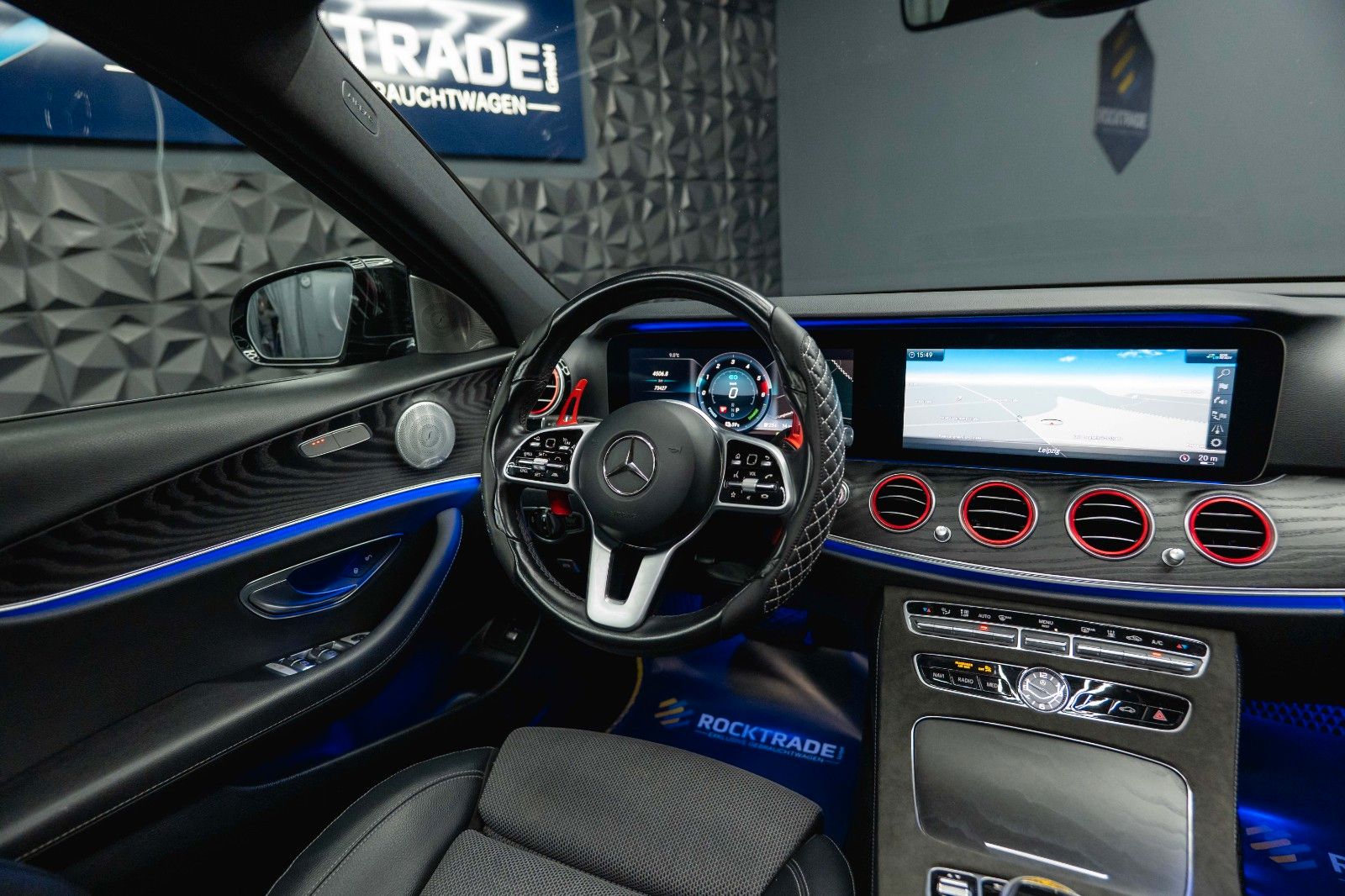 Fahrzeugabbildung Mercedes-Benz E 300de AMG Night-Paket Designo *Pano*ACC*LED*